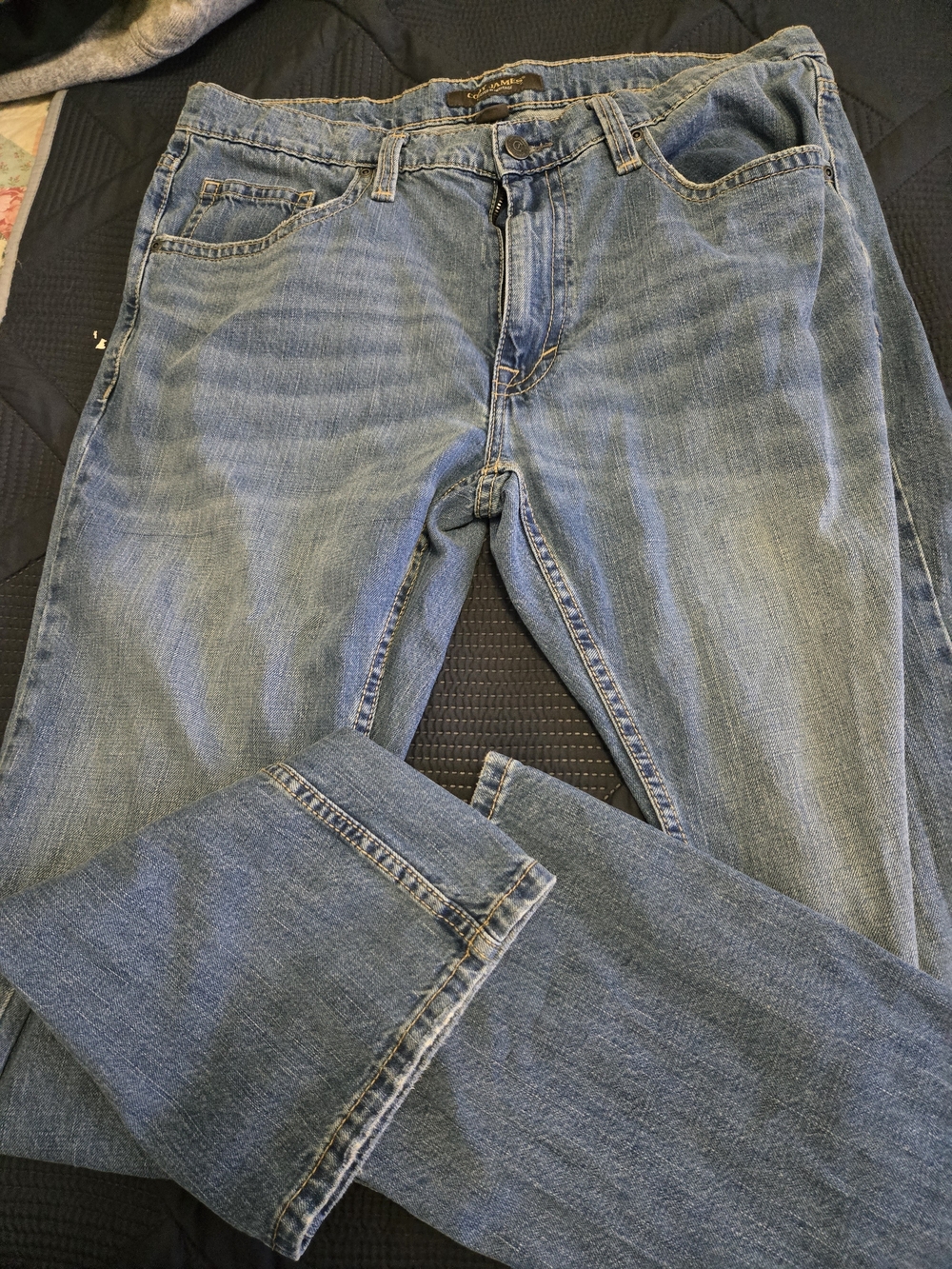 Men's Light Blue Straight-Leg Jeans